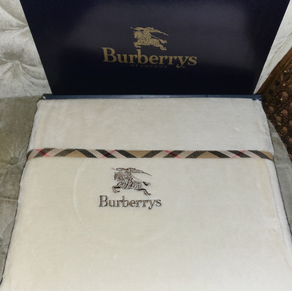 Authentic Burberry blanket /flat sheet - Picture 2 of 5